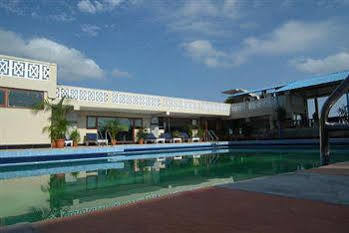 Bay Treasure Hotel